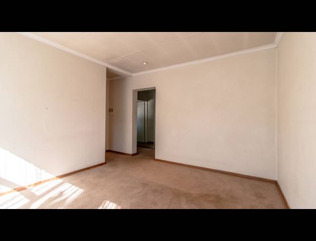 4 BEDROOM HOUSE FOR SALE IN MARAIS STEYN PARK
